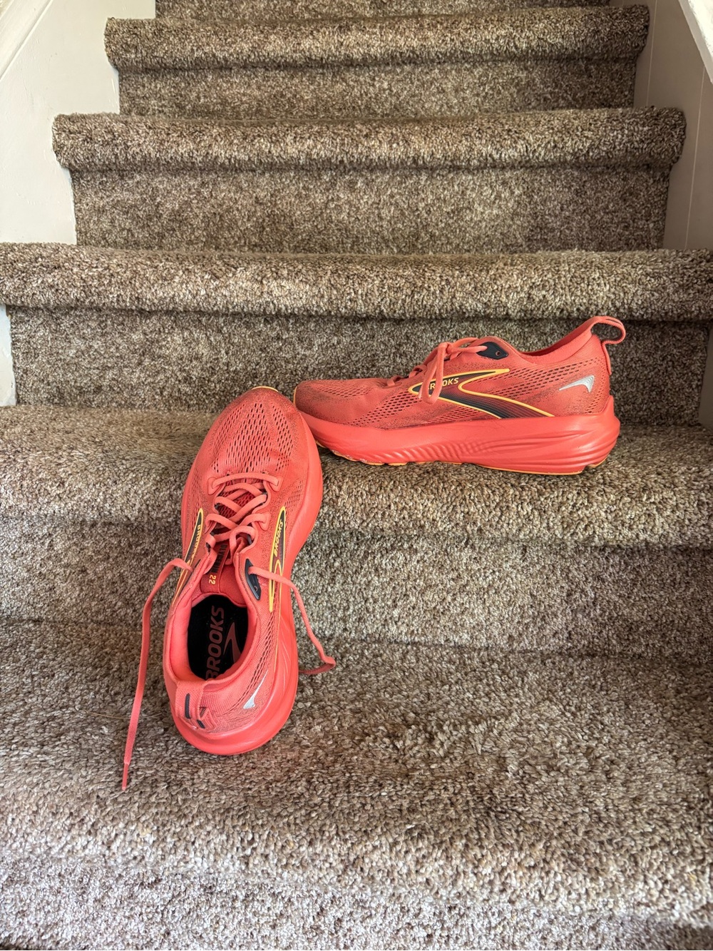 Brooks Men's Salmon/Coral/Orange Sz9 Running Shoes